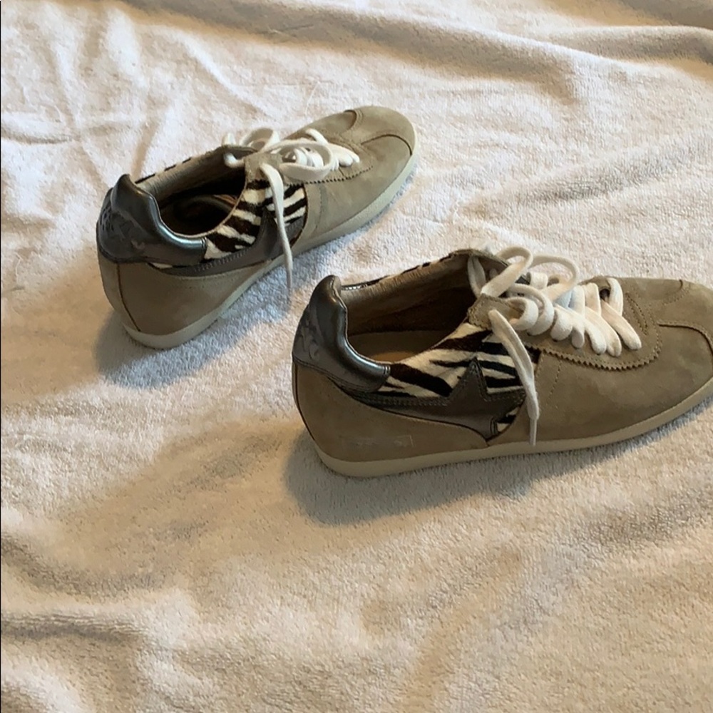 Grey shoe